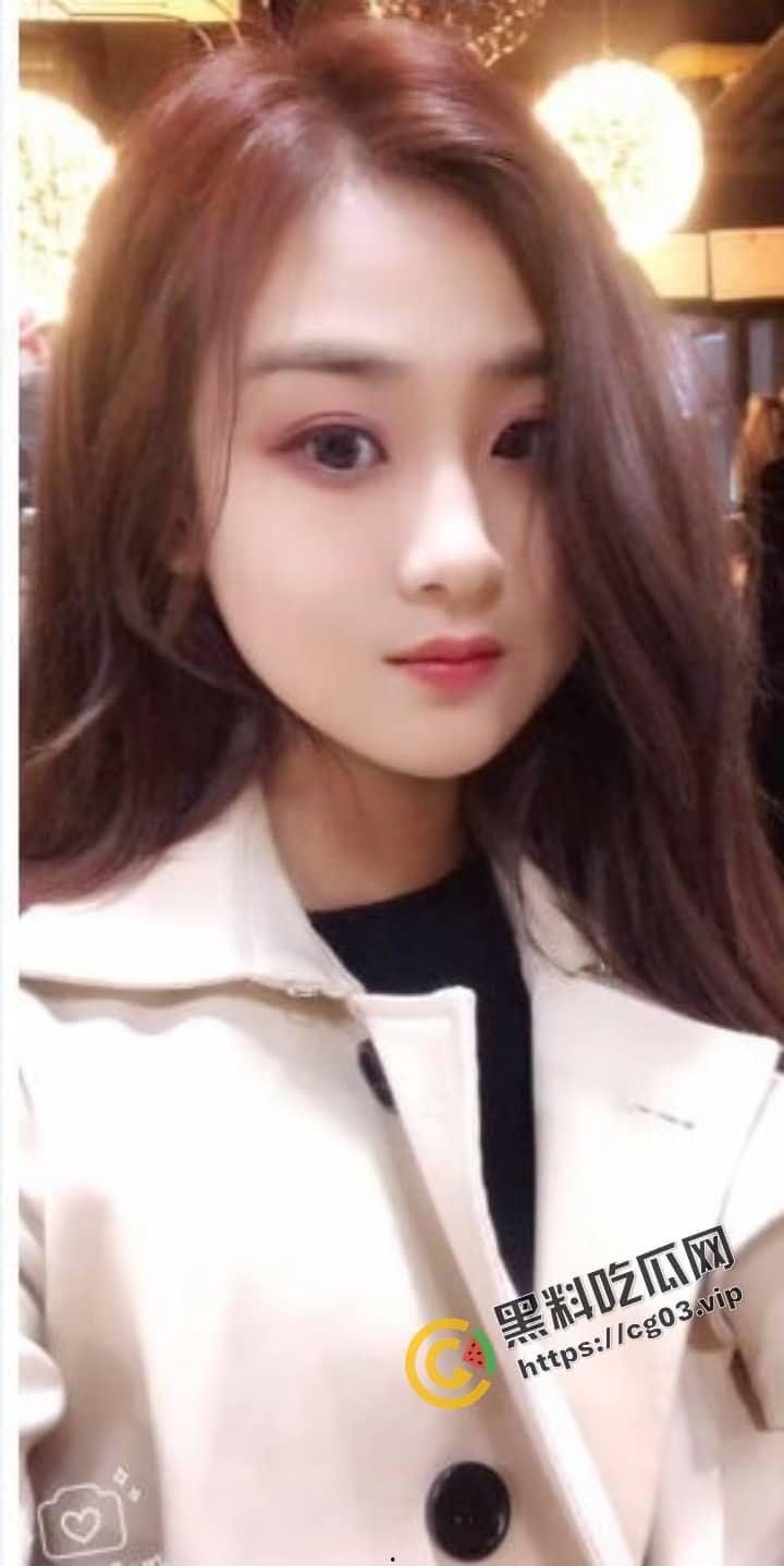 邪恶三人组 又开始迷奸了！这次是美女啦啦队长  各种姿势 轮流接替猛操小嫩妹 第1张