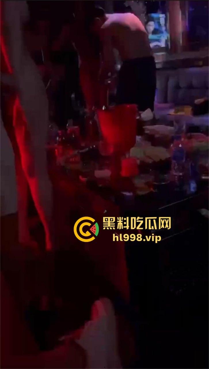 玩归玩闹归闹，商K别拍照！商K全裸啪啪视频流出！商K的秘密都被你们搞没了，现在都多少钱一小时？  第22张