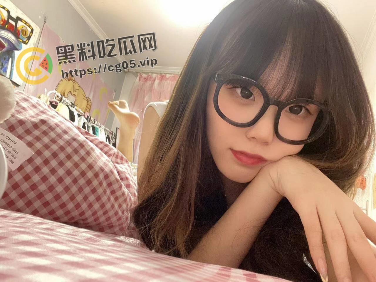 西安大学校花反差婊 颜值逆天却是臭母狗 在夜店厕所被人强奸后爱上被羞辱 出租屋约炮陌生网友 视频被流出  第4张