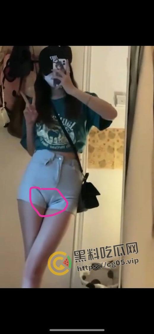 西安大学校花反差婊 颜值逆天却是臭母狗 在夜店厕所被人强奸后爱上被羞辱 出租屋约炮陌生网友 视频被流出  第6张