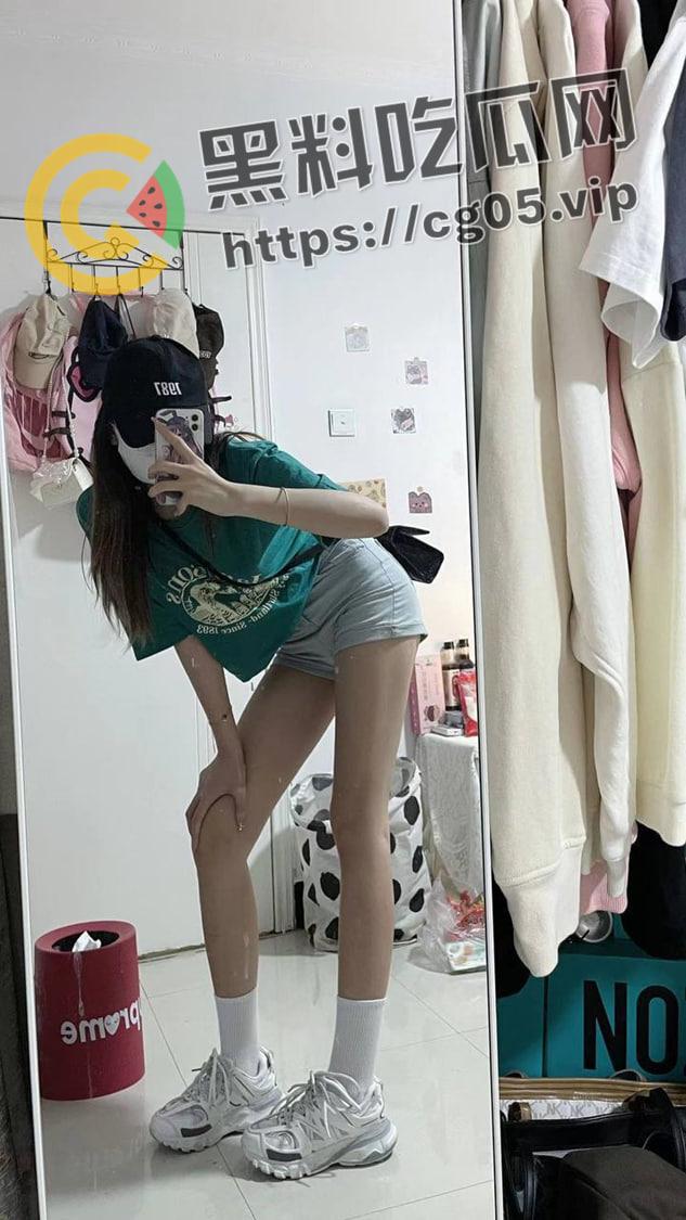 西安大学校花反差婊 颜值逆天却是臭母狗 在夜店厕所被人强奸后爱上被羞辱 出租屋约炮陌生网友 视频被流出  第15张