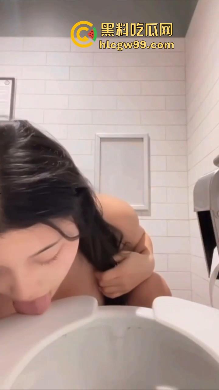 台湾媚黑淫荡母狗【刘紫伊】调教视频曝光，舔马桶 舔脚 颜射 口交听话无比，纯纯鸡巴套子！  第16张