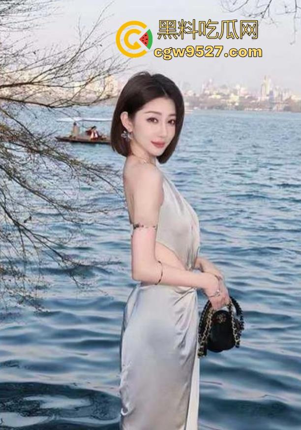 海角乱伦，强上刚回家的姐姐，嘴上说不要不要身体却十分诚实，主动口交上位骑乘，十分淫荡！  第2张