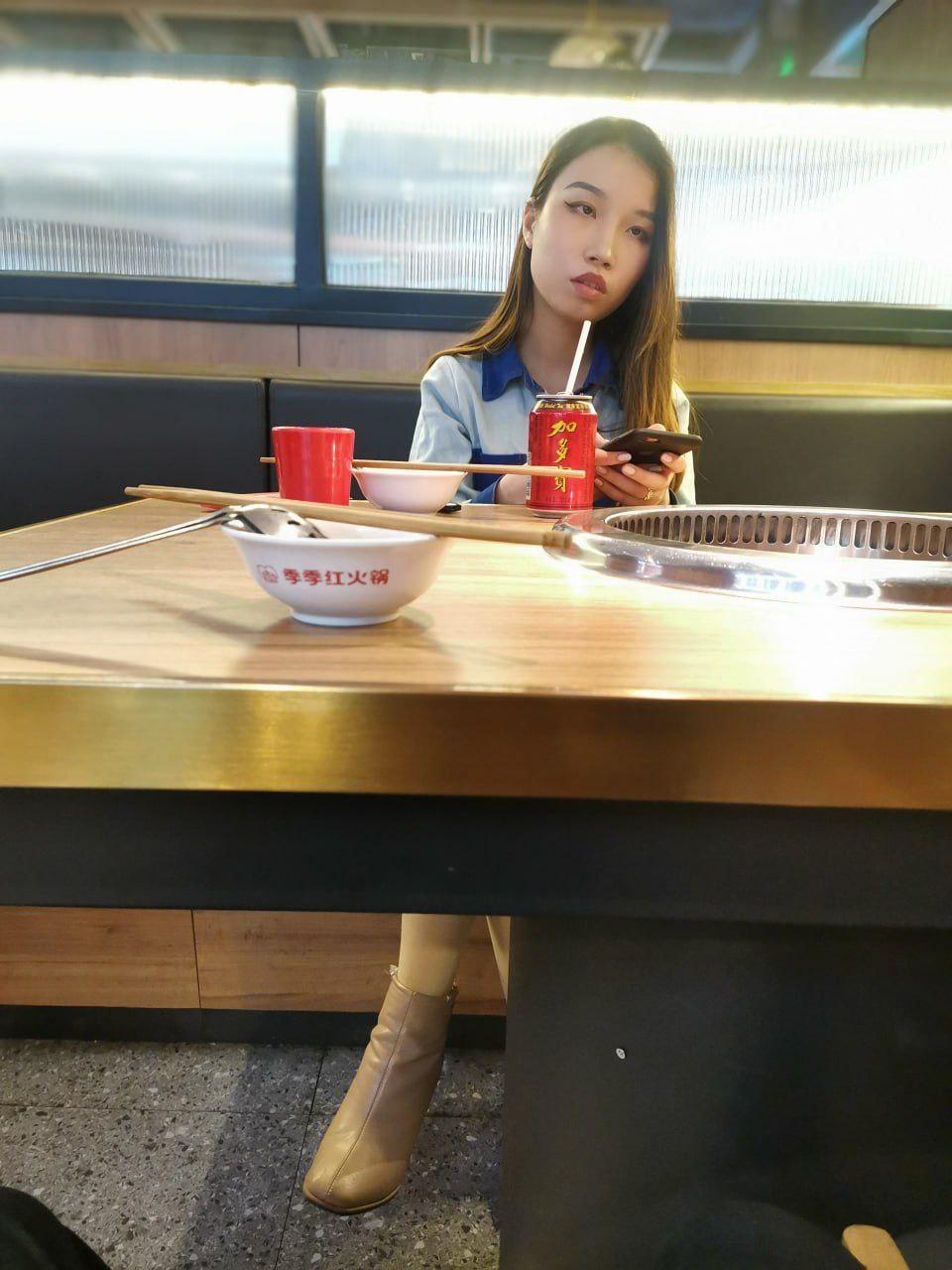 超真实迷奸！大神约炮南宁02年大学生 下药迷倒狠狠的玩 滴蜡 鞭打 死猪一样的嫩妹子 逼逼超紧  第1张