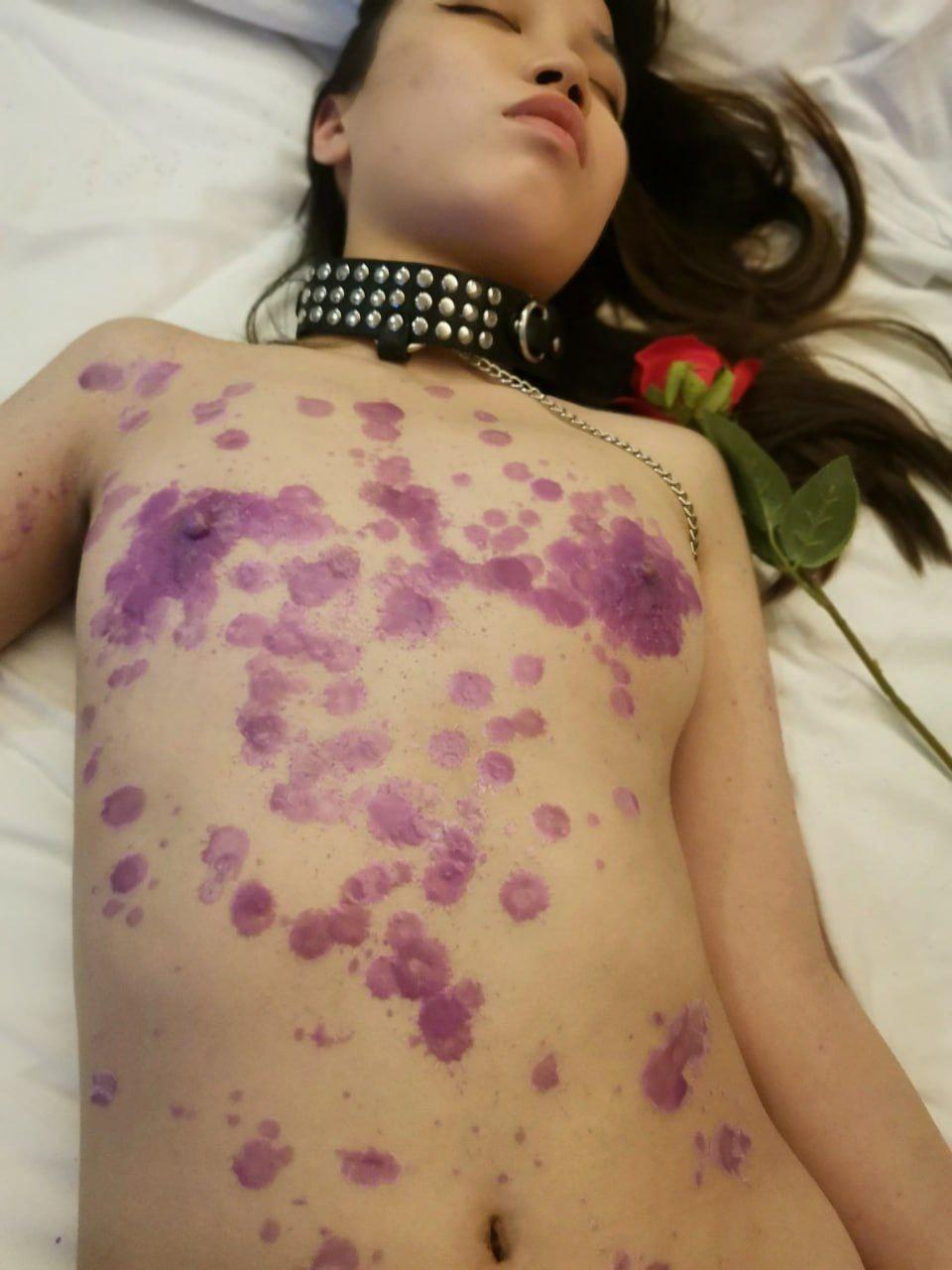 超真实迷奸！大神约炮南宁02年大学生 下药迷倒狠狠的玩 滴蜡 鞭打 死猪一样的嫩妹子 逼逼超紧  第11张