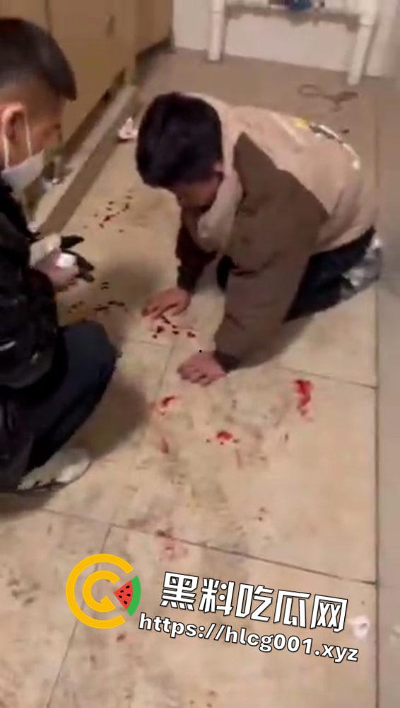 又现霸凌事件 一群精神小伙群殴一男一女拳拳到肉录像视频曝光前排吃瓜  第2张