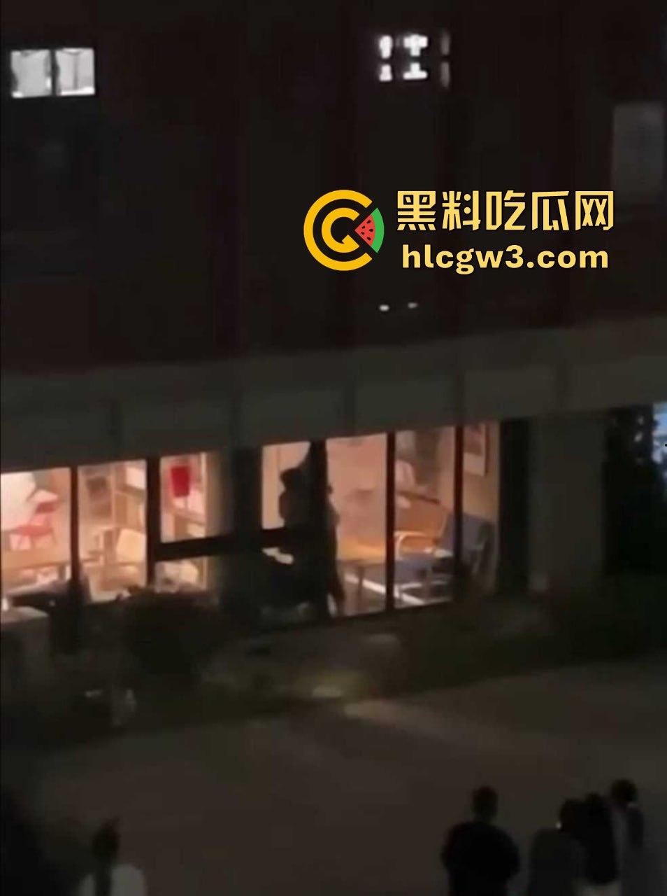 福建平潭职业技术学院 情侣隔着单向玻璃做爱被围观拍照却毫不知情 这下学校表白墙不炸了吗  第3张