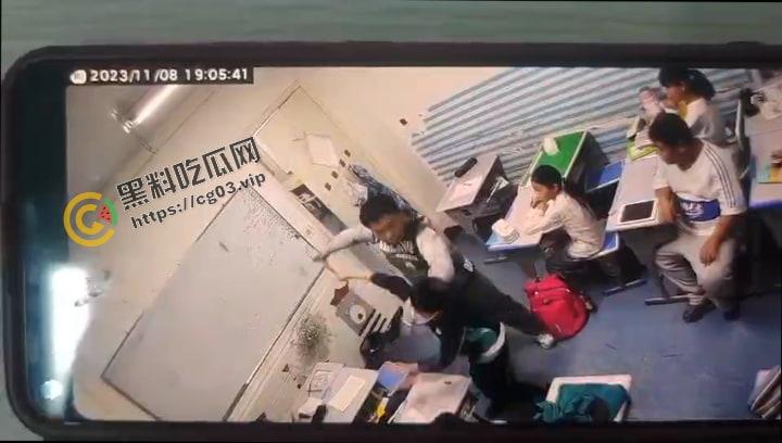 萧山 培优教育 培训机构老师暴打学生时间 监控摄像头拍下完整过程  第6张