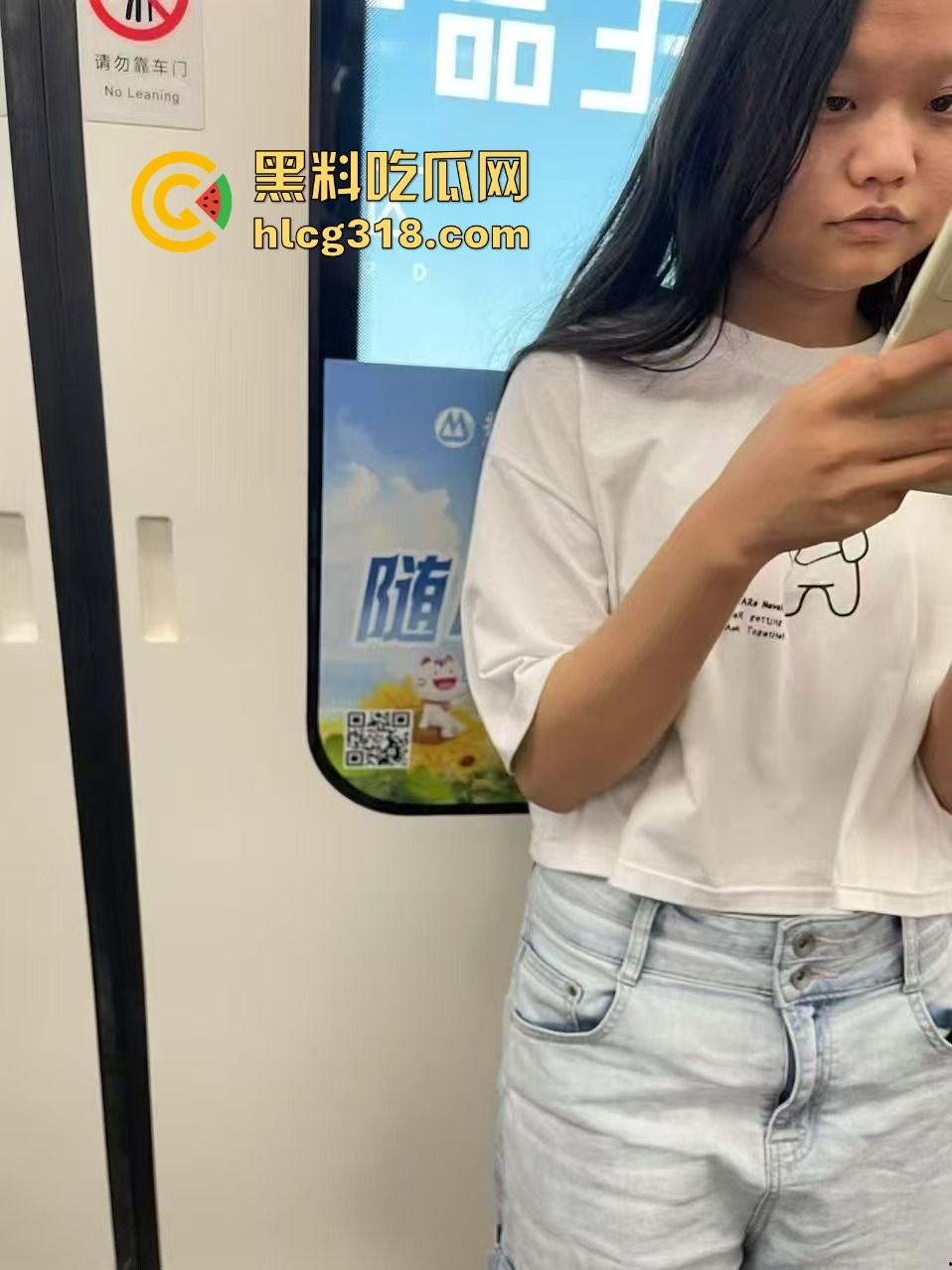 网恋半年大翻车，清纯萝莉秒变大姐，不过胜在身材还在，大哥还是强行带到酒店后入了 狠人一枚！  第9张