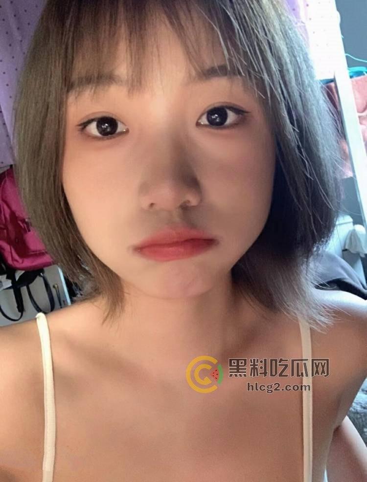 哈尔滨大学生「邱依依」周末宾馆自拍暴光，生物课之外的私密生活大揭秘  第3张