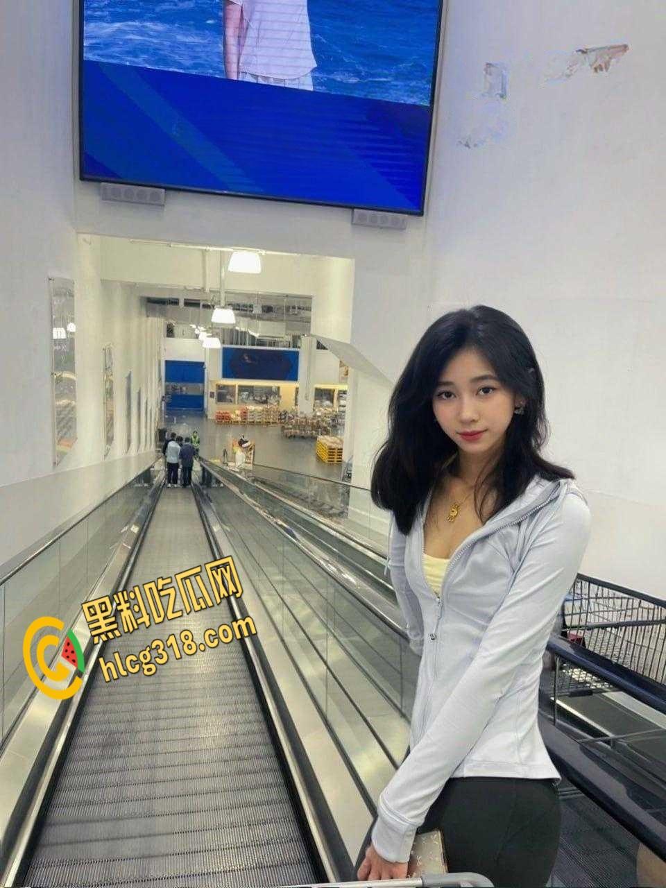 极品高颜舞蹈生被金主网调，大尺度完美身材尤物，高难度一字马展示诱人酮体 !  第1张