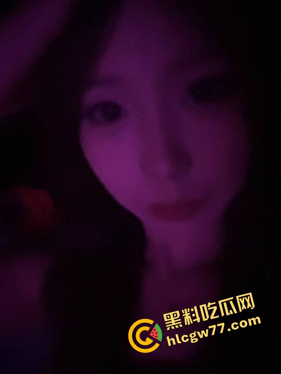 舔了半年公司女同事『周倩瑶』结果人家晚上骑着大屌浪到喷水，白天装清高晚上喂精！  第1张