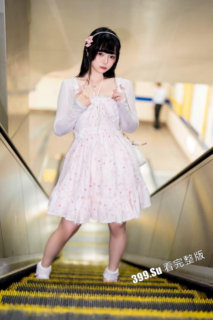 推特福利姬「落落Raku」cos极致的骚女仆 自慰户外露出  和小姐妹互相成就 被金主乖乖调教（70P私拍+40V福利视频合集） 第27张