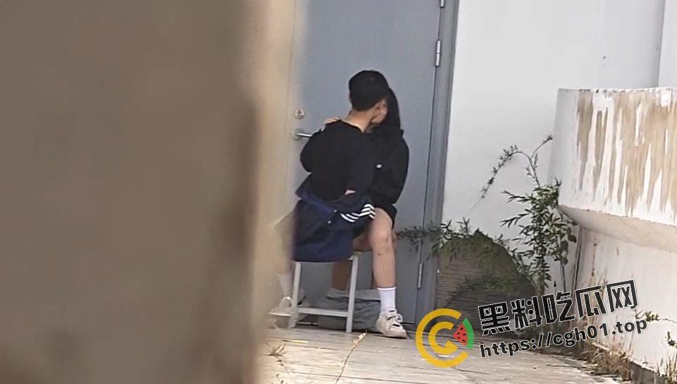 深圳高中生校内打炮 椅子上就能女上位到高潮 年轻人就是饥渴啊 偷拍视频流出  第2张