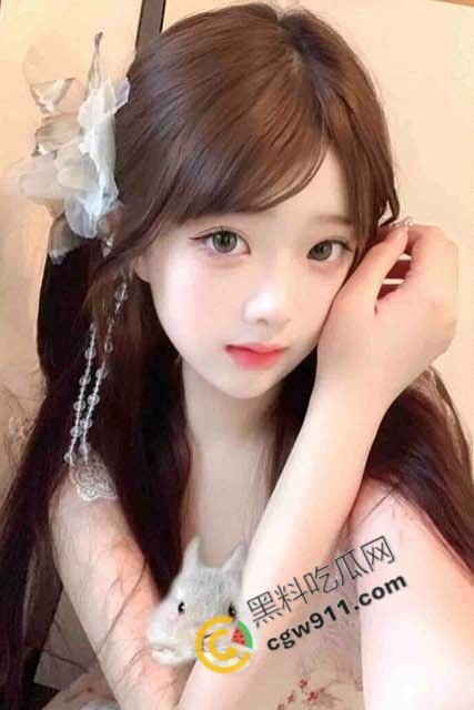 海角达人：趁姐姐熟睡弟弟偷偷插入了姐姐的蜜穴，大胆的弟弟与诱人姐姐的秘密  第1张