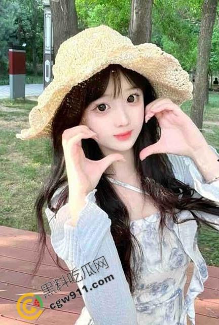 海角达人：趁姐姐熟睡弟弟偷偷插入了姐姐的蜜穴，大胆的弟弟与诱人姐姐的秘密  第2张