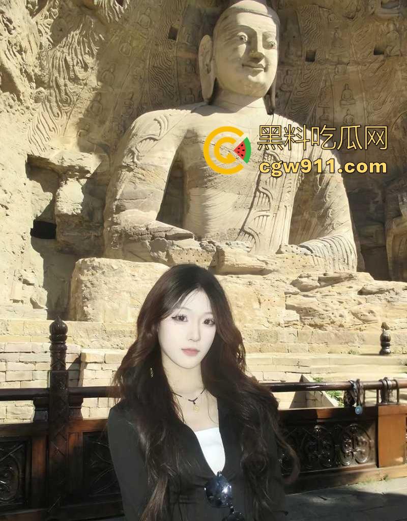 河北师范大学极品舞蹈生【周永媚】性爱私拍泄密，透穴蕾丝内裤勾男友，穿开档黑丝玩无套，花式体位轻松驾驭！  第2张