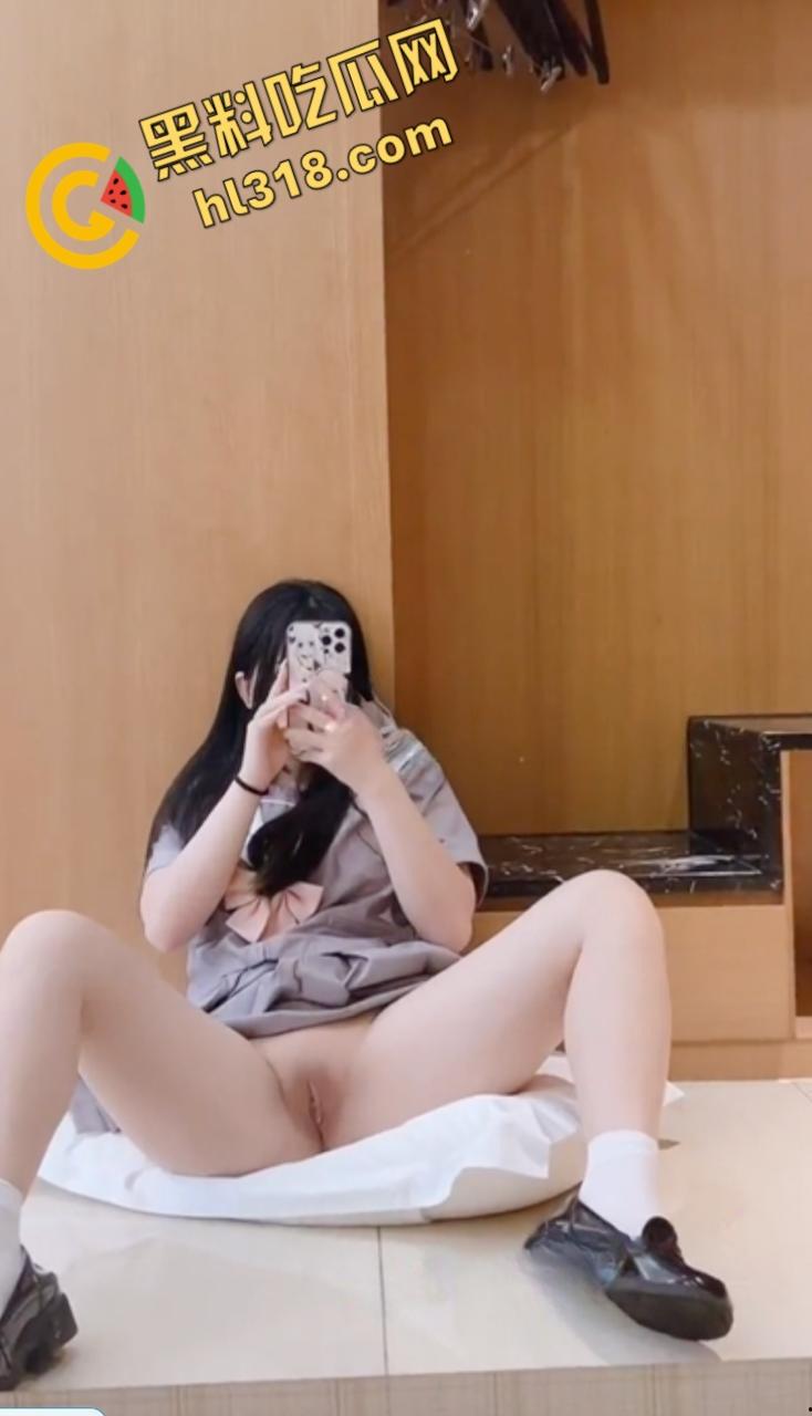 极品反差婊【小野】，高颜值清纯学生妹，被金主大叔包养，穿上黑丝海军服，酒店爆操被干哭了 !  第1张