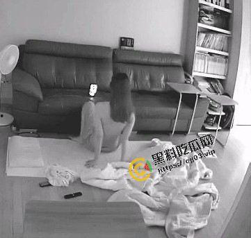 黑客破解家庭摄像头 少妇与长期跑船的老公视频自慰  第3张