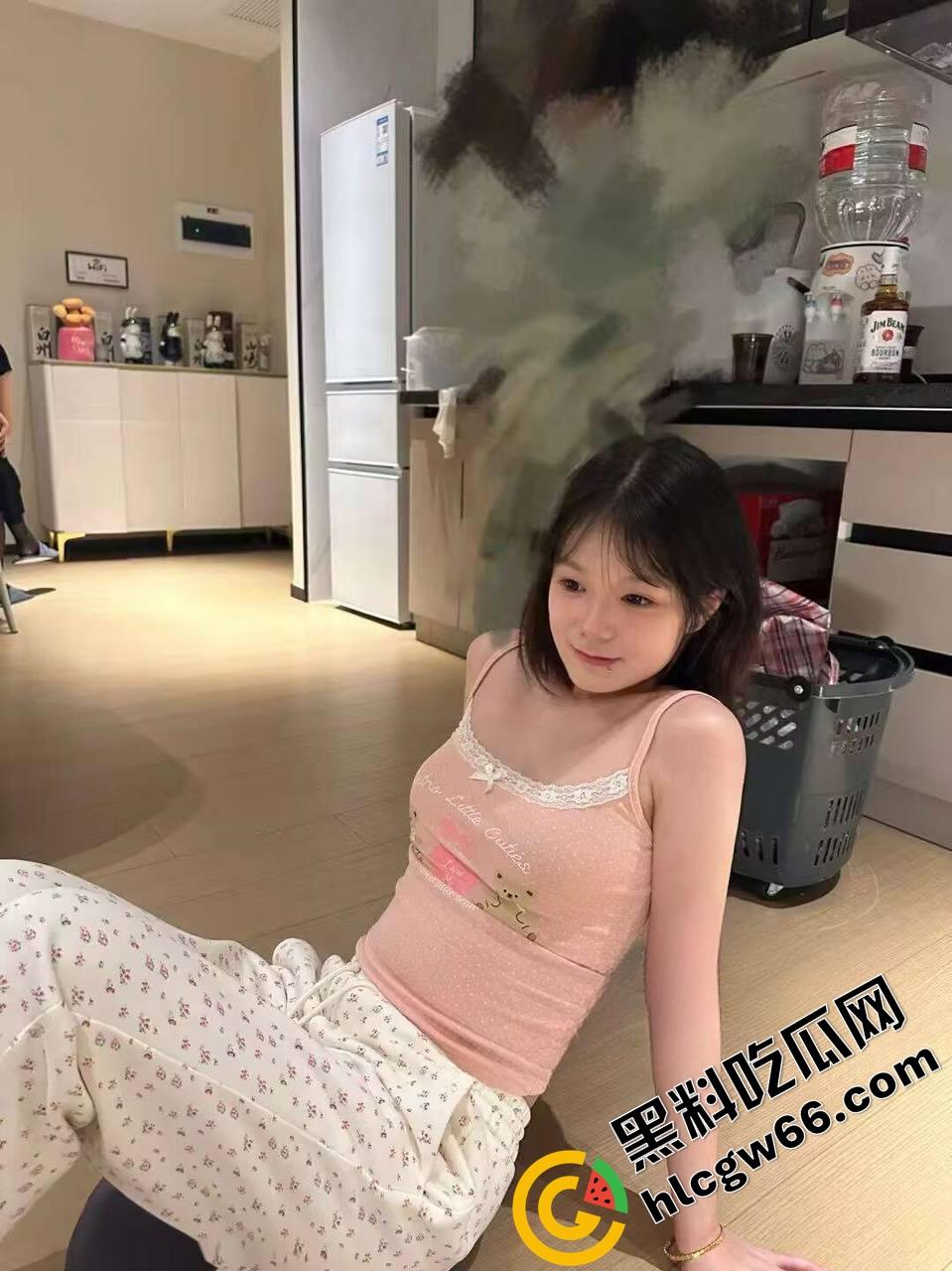 沈阳城市学院骚妹【张雨婷】白天端庄课代表，晚上酒店被操的逼水喷床单母狗体质拉满！  第4张