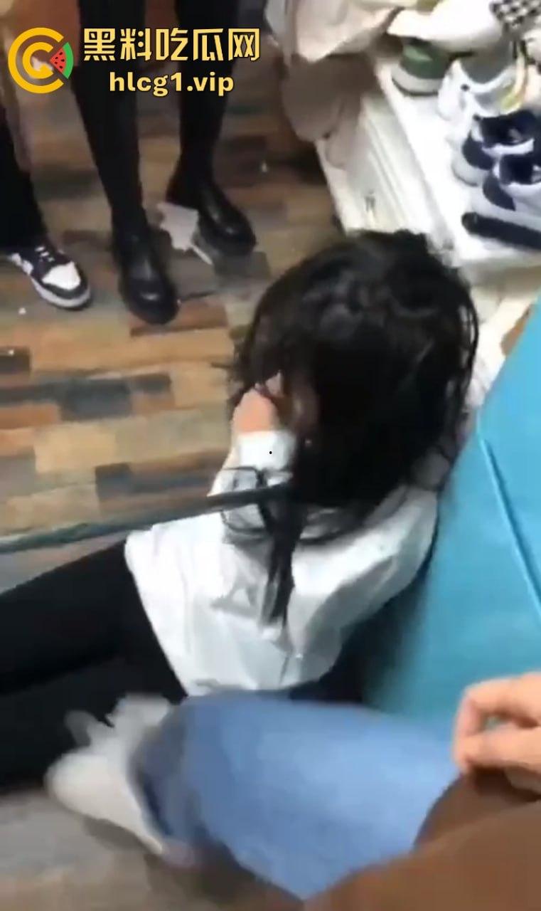 齐齐哈尔市甘南县16岁少女  【李鑫蕊】 遇围殴霸凌 用棍子打脸砸头 霸凌事件啥时候能停止啊！ 第8张