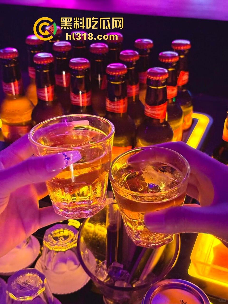 酒吧消费1万元拿下性感大奶营销，纯天然美乳微微上翘，苗条身材迎合暴操，简直是极品中的极品！  第2张