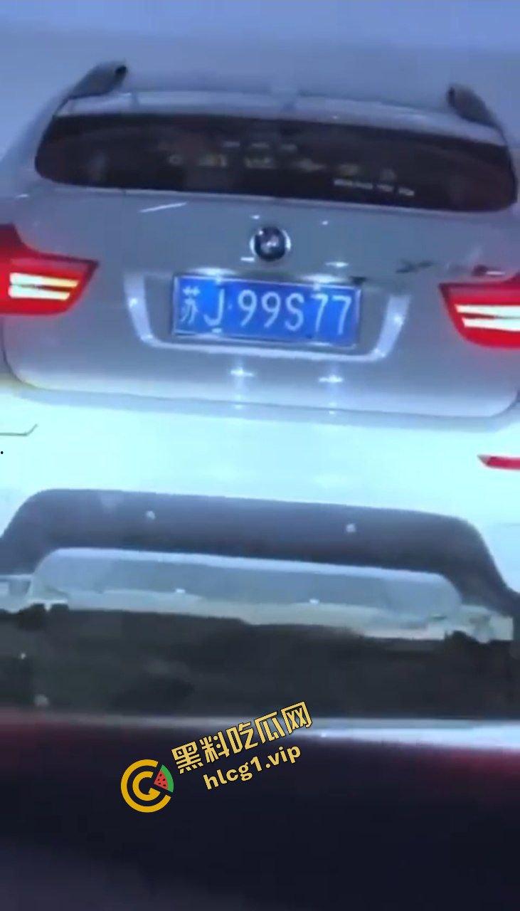 地下车库之 宝马激情车震！后妈裙美女上位 榨干的节奏！闺蜜刺激偷拍解说！  第1张