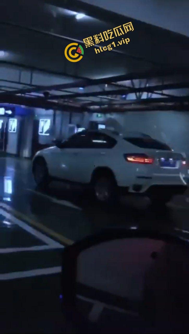 地下车库之 宝马激情车震！后妈裙美女上位 榨干的节奏！闺蜜刺激偷拍解说！  第2张