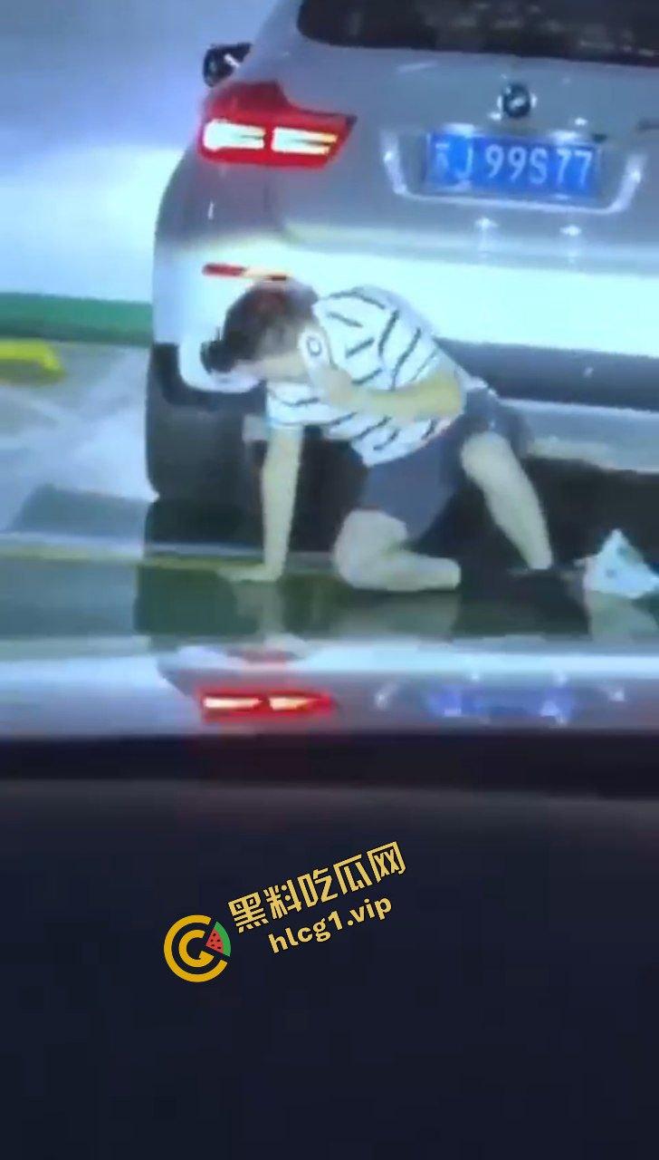 地下车库之 宝马激情车震！后妈裙美女上位 榨干的节奏！闺蜜刺激偷拍解说！  第5张