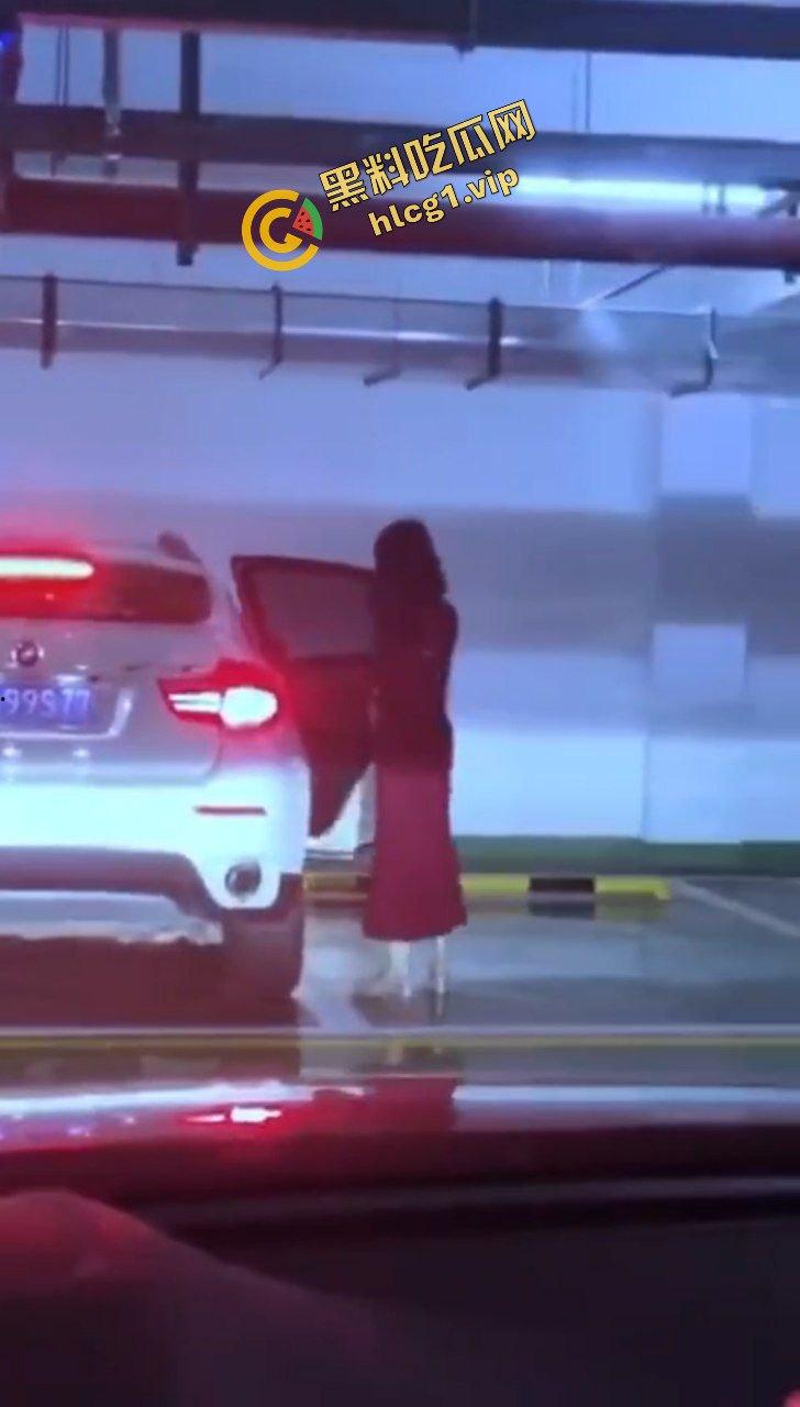 地下车库之 宝马激情车震！后妈裙美女上位 榨干的节奏！闺蜜刺激偷拍解说！  第7张