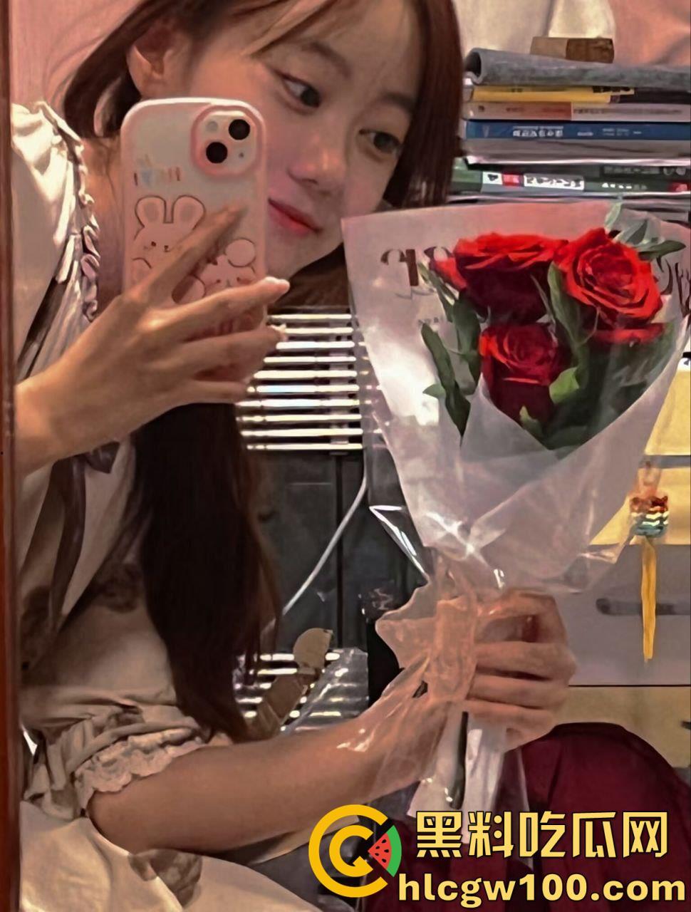 浙江外国语学院贫乳少女【张娜】，清纯外表内心放荡，花式骑乘放肆淫叫尽显放荡本性  第4张