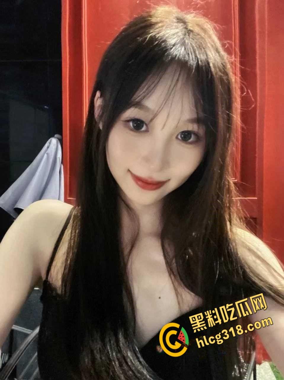 高颜值大学骚女口活绝，舌头缠绕深喉，舔得腿软，精液容器就是一条小母狗！  第2张