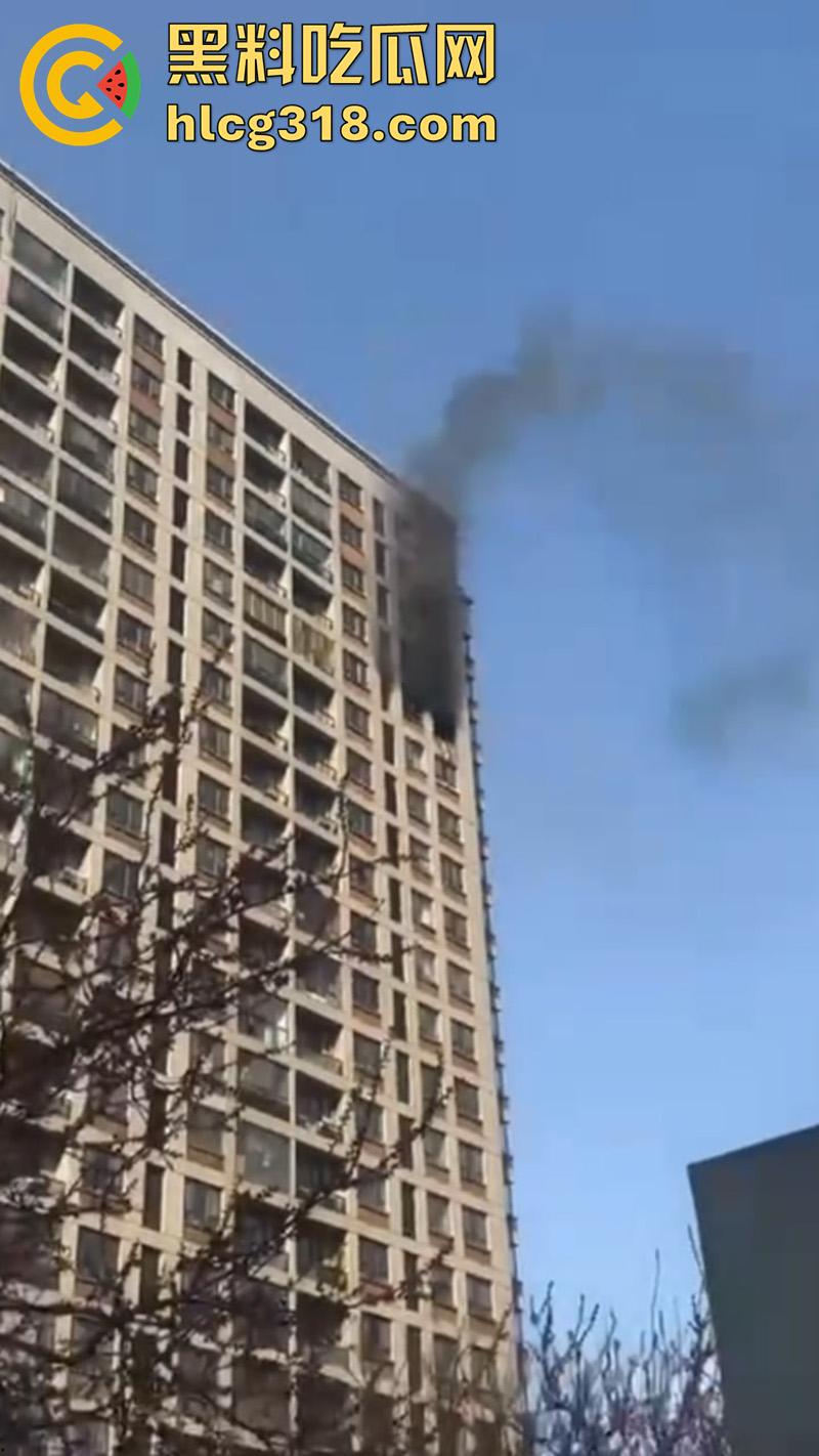 青岛电瓶车飞线充电，发生爆燃造成严重火灾，现场画面触目惊心，清晰听见传来的爆炸声！  第1张