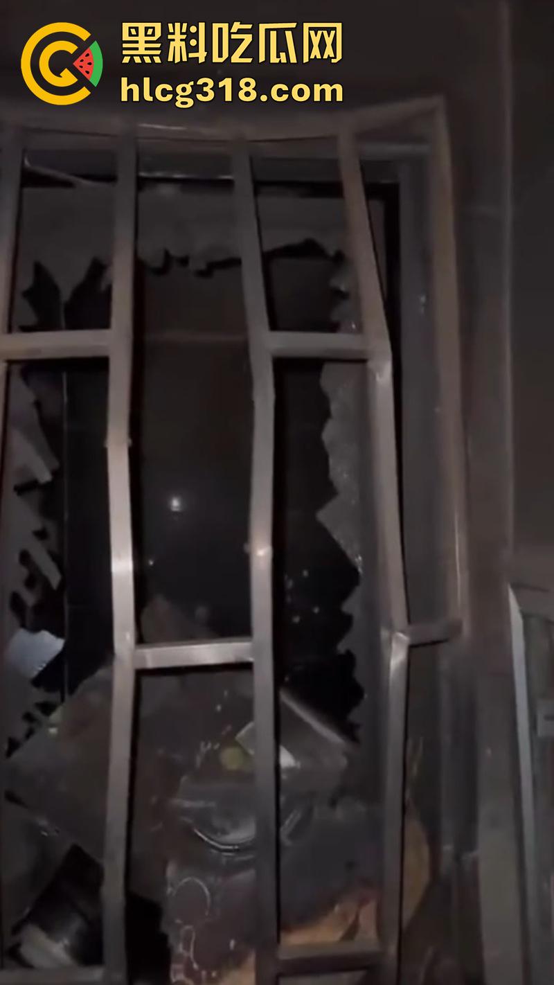 青岛电瓶车飞线充电，发生爆燃造成严重火灾，现场画面触目惊心，清晰听见传来的爆炸声！  第5张