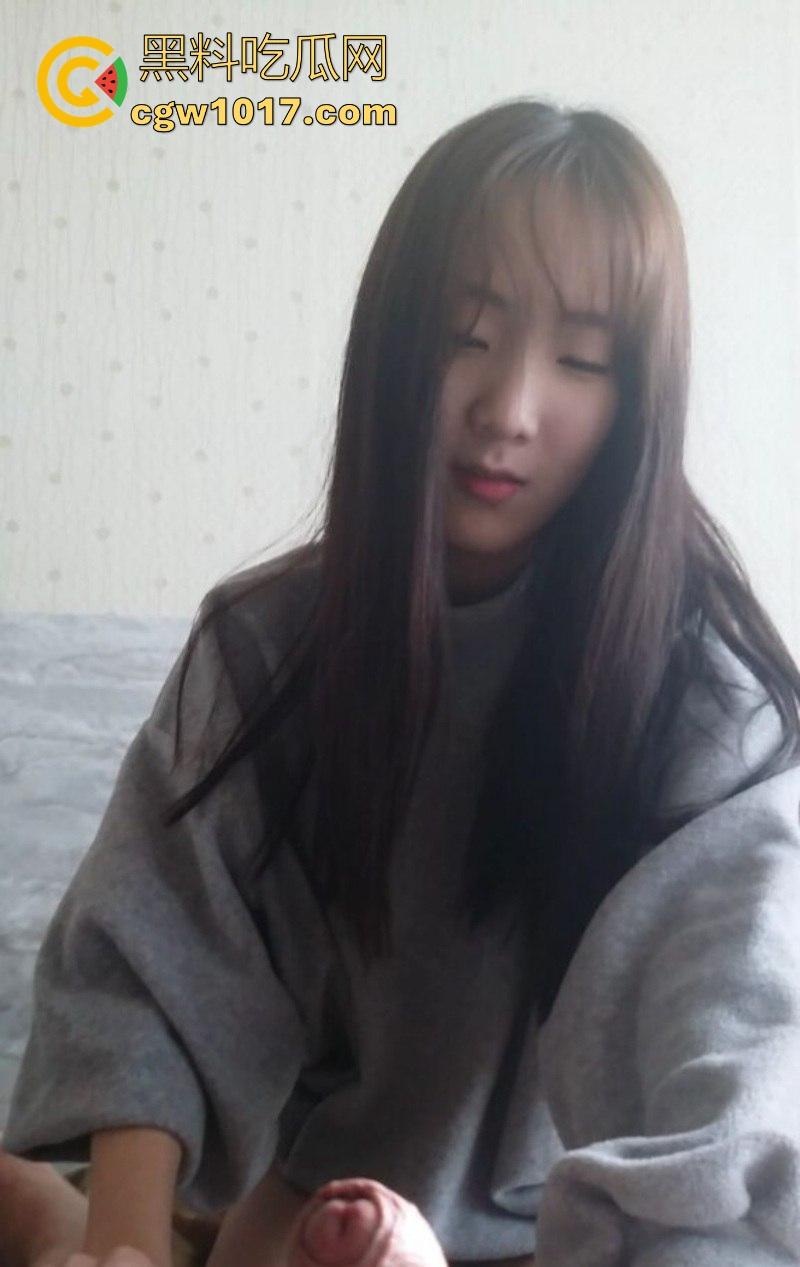 成都美术学院风骚女友【邓琪】看似贤淑端庄的外表下隐藏狂野欲望，口交吞吐巨根，女上骑乘蜜穴紧缩淫水喷涌！  第4张