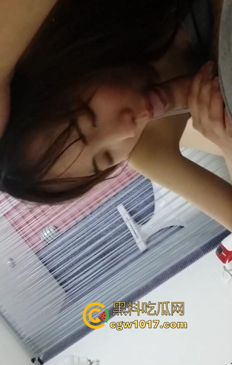 成都美术学院风骚女友【邓琪】看似贤淑端庄的外表下隐藏狂野欲望，口交吞吐巨根，女上骑乘蜜穴紧缩淫水喷涌！  第7张