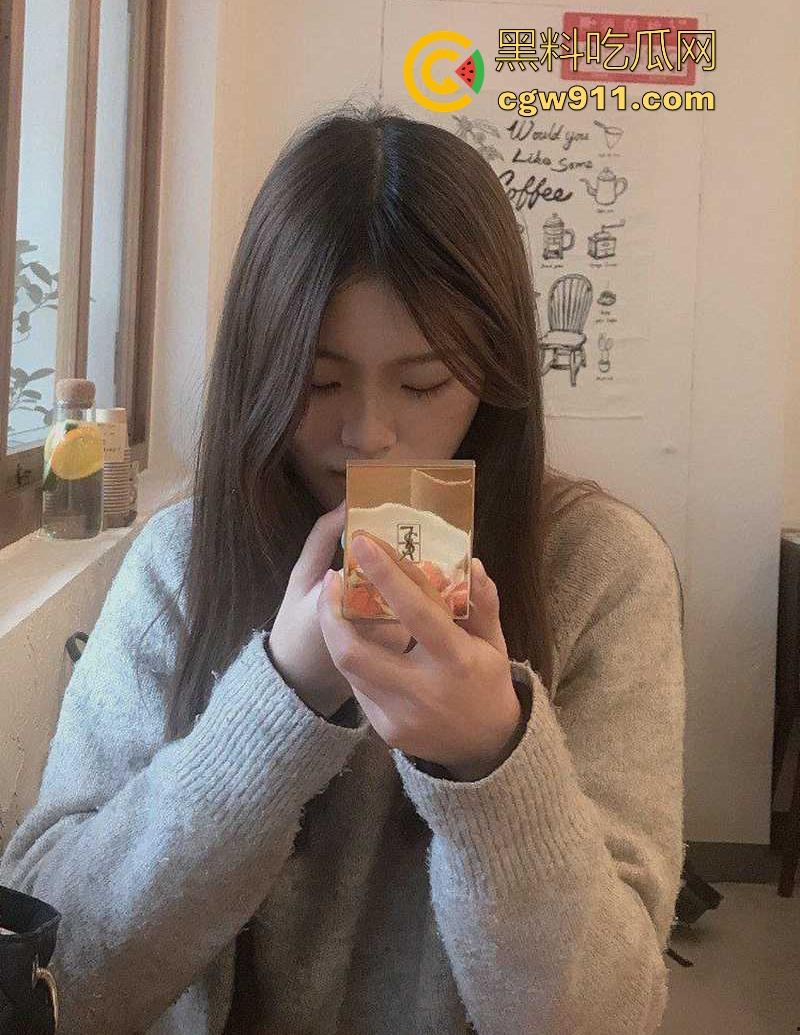 浙江高颜值情侣性爱私拍流出，国庆假期狂操消遣，全裸舔蛋撸屌胸射，撅着翘臀拽头发猛操，极其诱人！  第1张