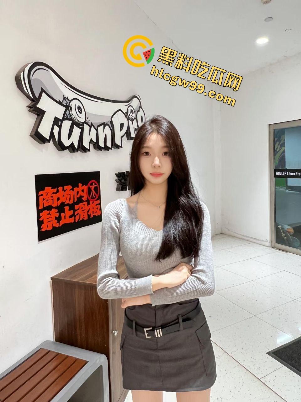 湖南长沙模特御姐反差婊【肖婷雪】做鸡上门约炮狠狠上位夹吸，淫荡内射粉嫩骚逼！独家曝光流出！  第2张