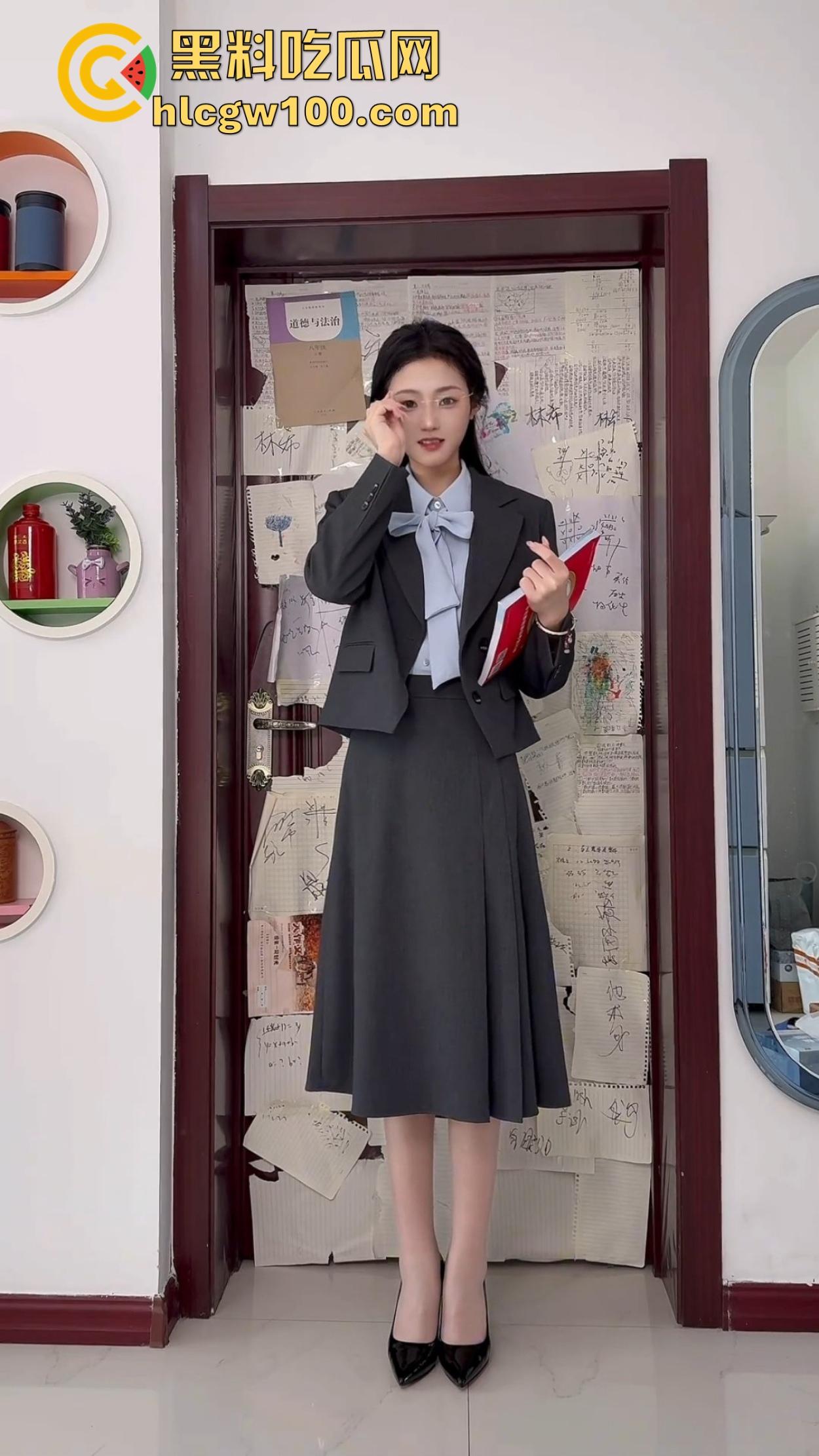 体制内四眼小仙女or夜店骚到极致包臂裙浪货，一本正经vs放飞自我，哪个才是你心中的绝对感觉？  第2张