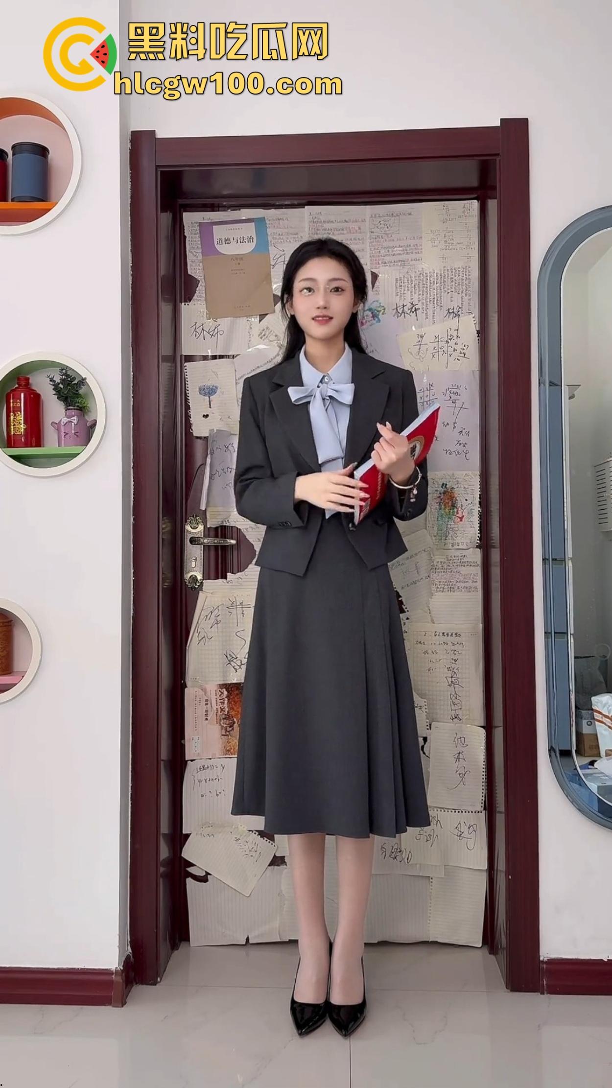 体制内四眼小仙女or夜店骚到极致包臂裙浪货，一本正经vs放飞自我，哪个才是你心中的绝对感觉？  第3张