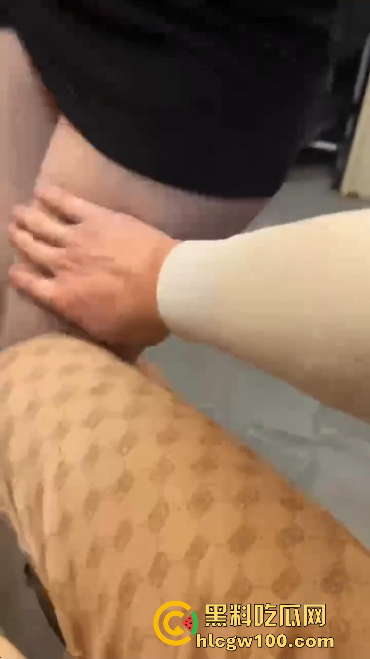 体制内四眼小仙女or夜店骚到极致包臂裙浪货，一本正经vs放飞自我，哪个才是你心中的绝对感觉？  第7张