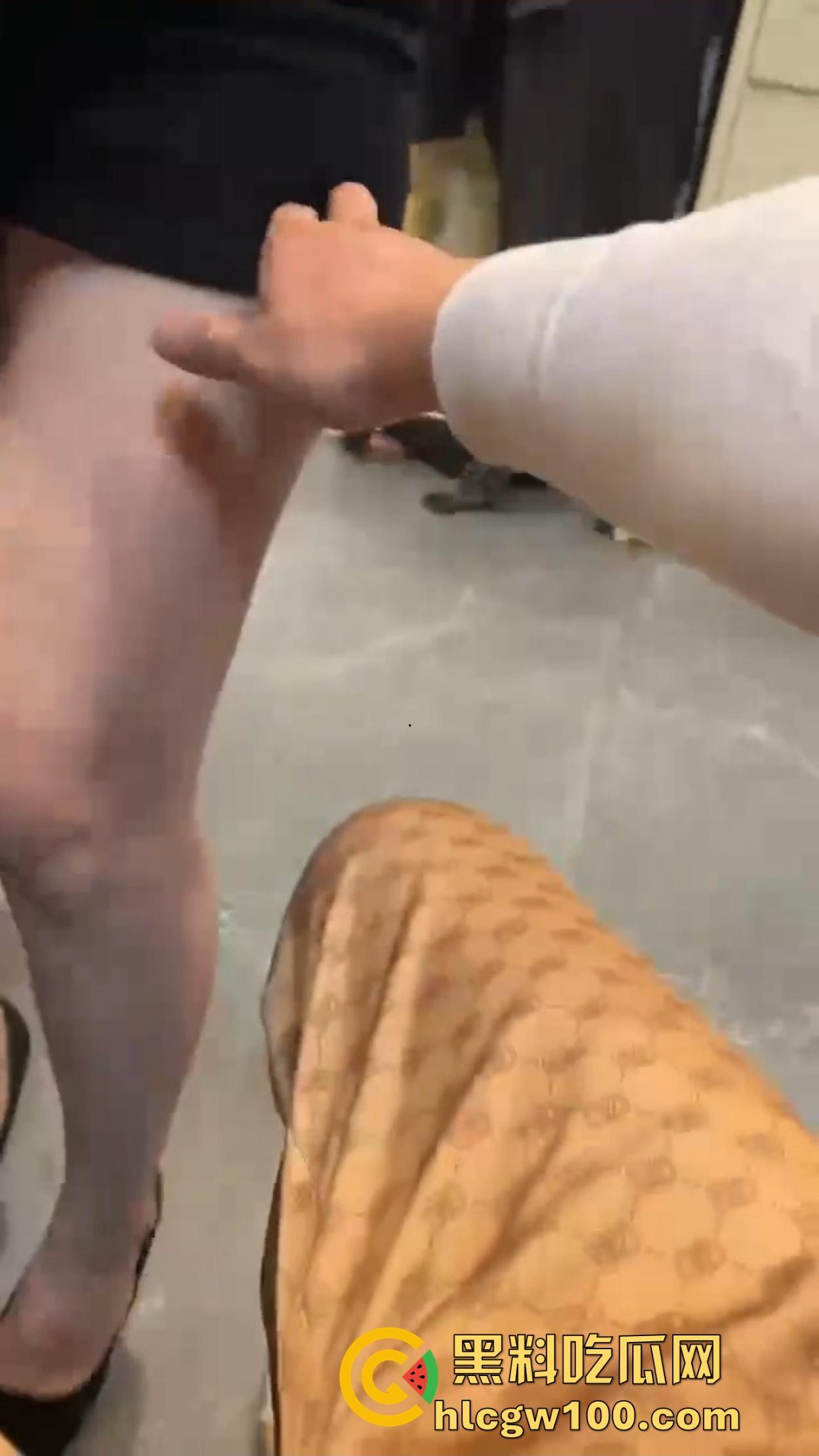 体制内四眼小仙女or夜店骚到极致包臂裙浪货，一本正经vs放飞自我，哪个才是你心中的绝对感觉？  第8张