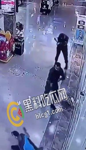 巴勒斯坦男子 在以色列北布城市卡梅尔的商场中行刺两名以色列士兵 随后被步枪扫射打死  第4张