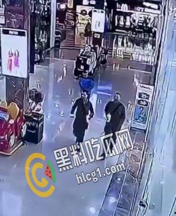 巴勒斯坦男子 在以色列北布城市卡梅尔的商场中行刺两名以色列士兵 随后被步枪扫射打死  第5张