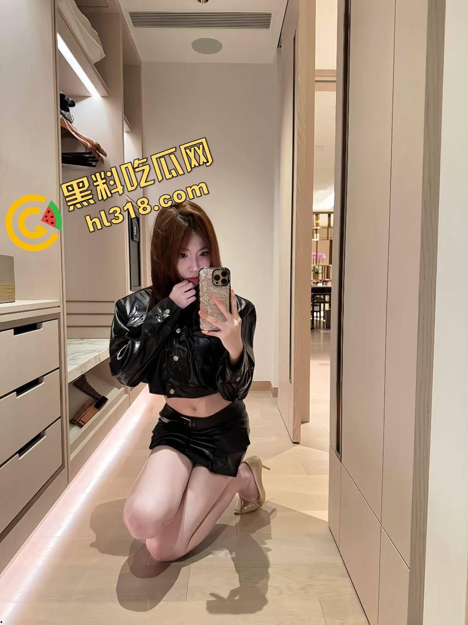 和嫂子卧室疯玩解锁新姿势，对着窗户啪啪、故意让路人偷窥，边吃鸡巴边挨打大屁股，越玩越变态！  第1张