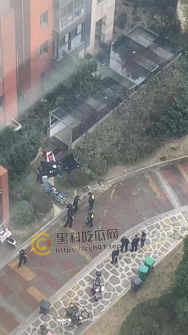 宜兴男女天台打炮后入狂怼 把女方顶下去摔死了？这下真的是高潮到升天了！  第2张