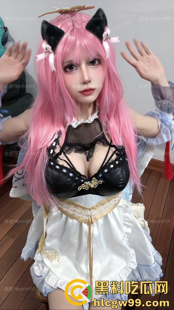 顶级CosG奶萝莉美少女福利姬【煜煜】黑丝性感情趣装裸舞，一线天美鲍榨汁自慰  第15张