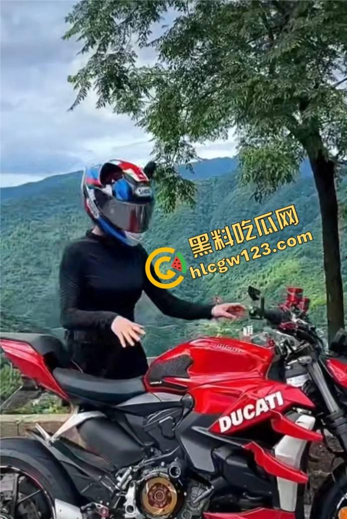 【小猪猪】骑出最后一程，益阳女骑士飞出数米，当场噶了她不飙了，我们也不敢看了！  第6张