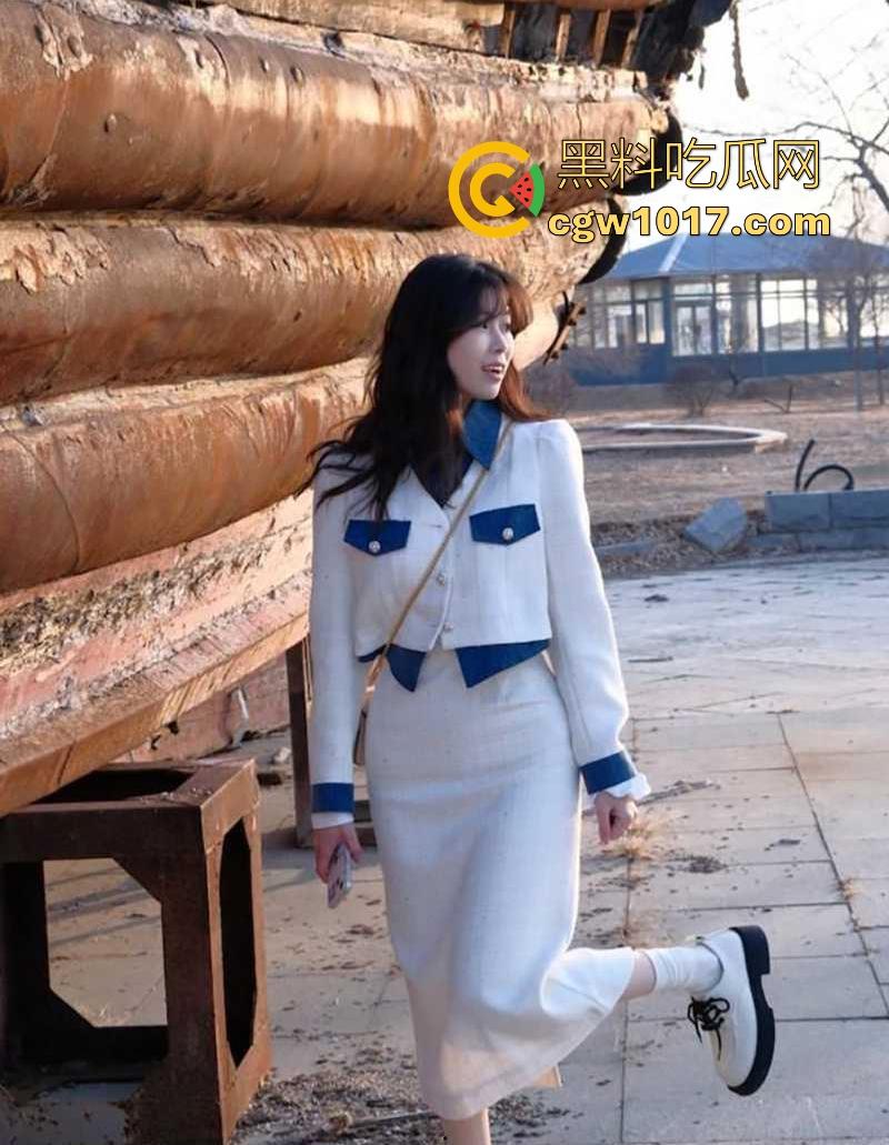 长春极品人妻【魏一晴】老公出差刚走约炮前男友家中情趣性爱，看着婚纱照操黑丝人妻，玩的不是一般的花！  第3张