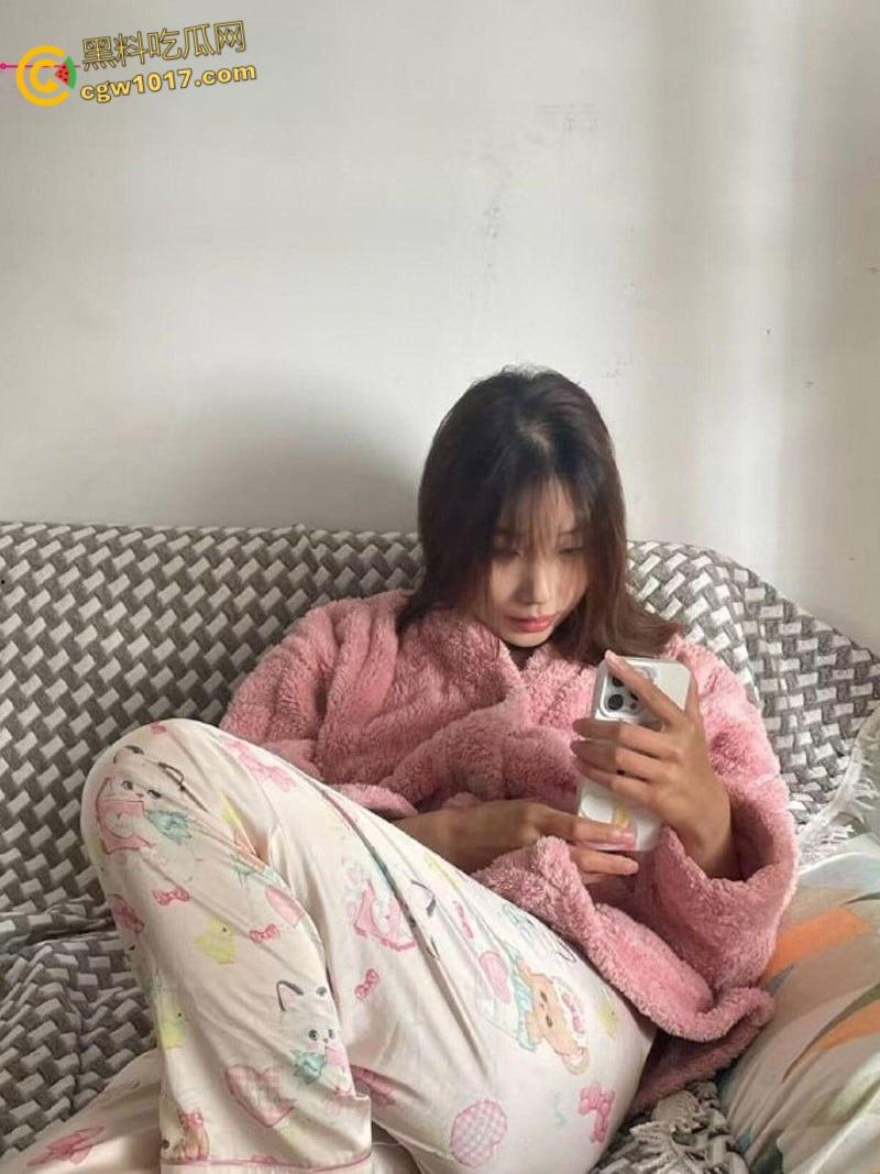 富二代约炮大神【fkabuto】，约操江苏05年清纯嫩妹，极品身材跳蛋调情，翘臀后入爽到腿抖！  第2张